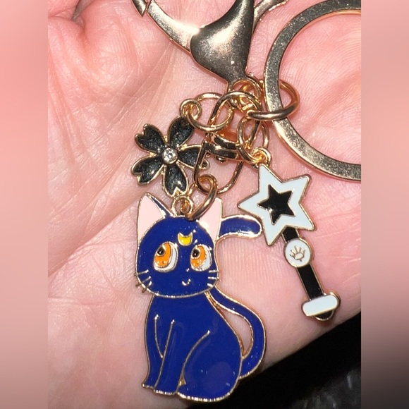 Sailor moon 🌙 cat 🐈‍⬛ key chain - Picture 2 of 3